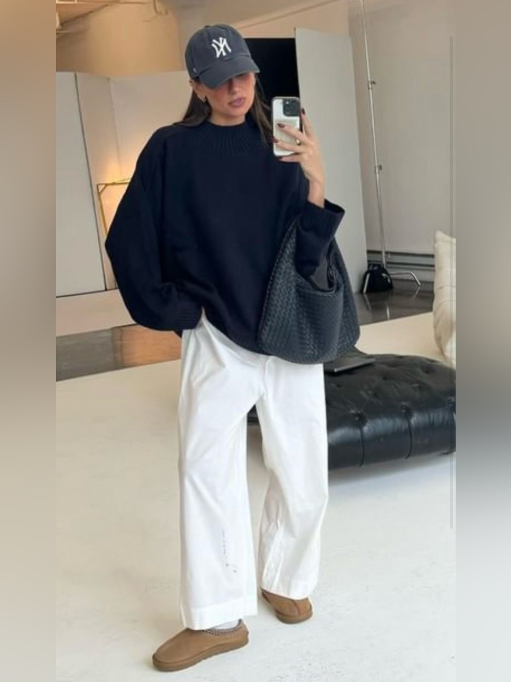 Elwood Cream / White Sweatpants